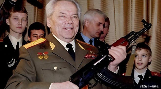 苏联允许中国生产AK47厂长见图纸连声称赞好枪